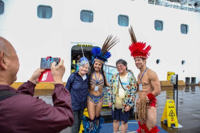 Temporada de navios cruzeiros Chegada_do_navio_InsigniaFoto_Lucas_Silva_Amazonastur1534