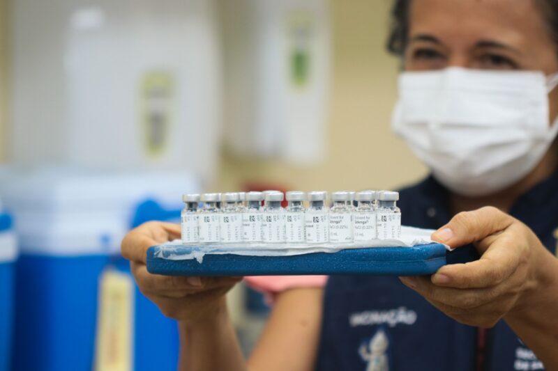 Vacinação vacina ampolas influenza dengue