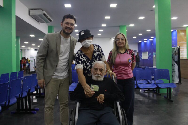 SSP_AM_ENTREGA_CARTEIRA_DE_IDENTIDADE_NACIONAL_A_IDOSO DE_108_ANOS_EM_MANAUS_FOTOS_VICTOR_LEVY_SSP_AM