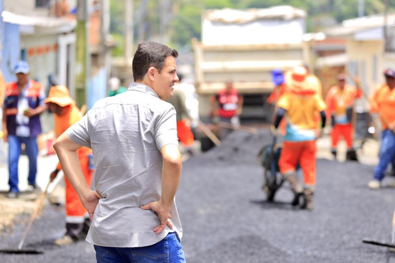 Vice-prefeito Renato Junior vistoria frentes de obras no bairro Cidade de Deus