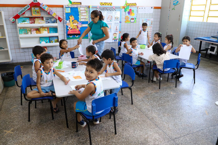 SEMED uniforme - Alunos sala de aula