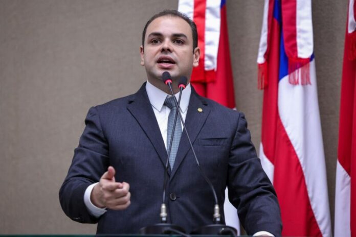 Com a subida das águas do rio Negro, Roberto Cidade cobra informações junto à Prefeitura de Manaus sobre ações preventivas e de assistência à população - Foto - Herick Pereira