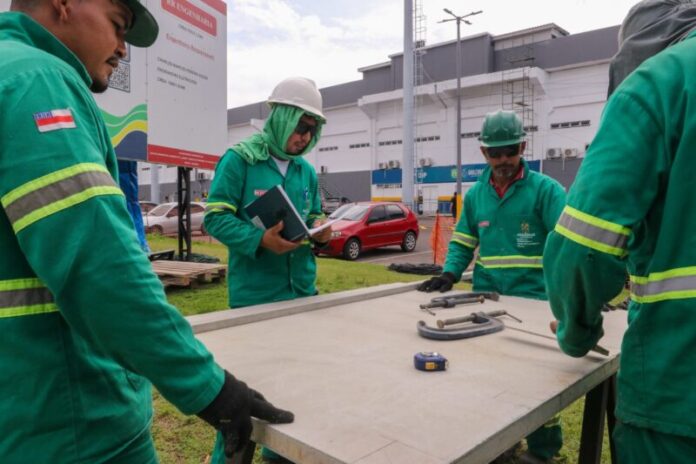 SEDEL - Trabalhadores da Modernização Do Estádio Carlos Zamith FOTO Mauro Neto Secom