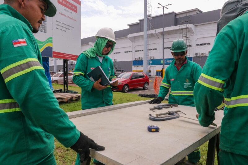 SEDEL - Trabalhadores da Modernização Do Estádio Carlos Zamith FOTO Mauro Neto Secom