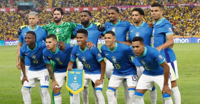 Jogadores posam para foto tradicional antes de a bola rolar Créditos- Rafael Ribeiro : CBF