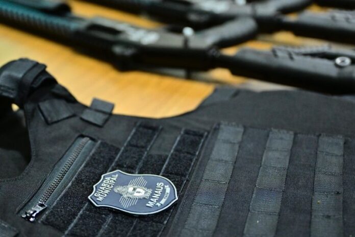 Prefeito David Almeida reforça segurança em Manaus com novos armamentos e equipamentos para a Guarda Municipal 3