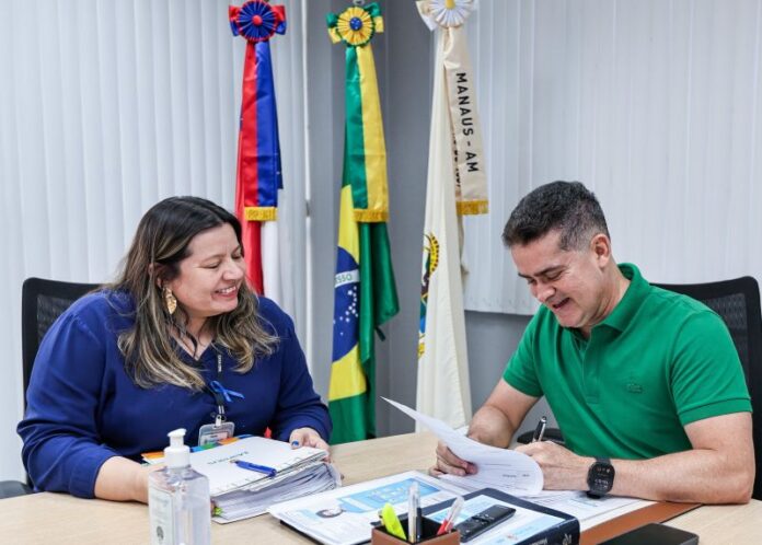 Prefeito David Almeida unifica datas-base e garante reajuste salarial a todos os servidores municipais de Manaus 3
