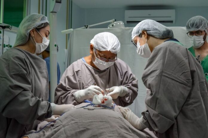 Medicos cirurgia hospital procedimento medico