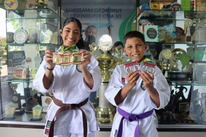 SEDEL - Ana Raquel e Gustavo Sousa, medalhistas no Nacional de Karatę FOTO - Fernanda Oliveira Sedel