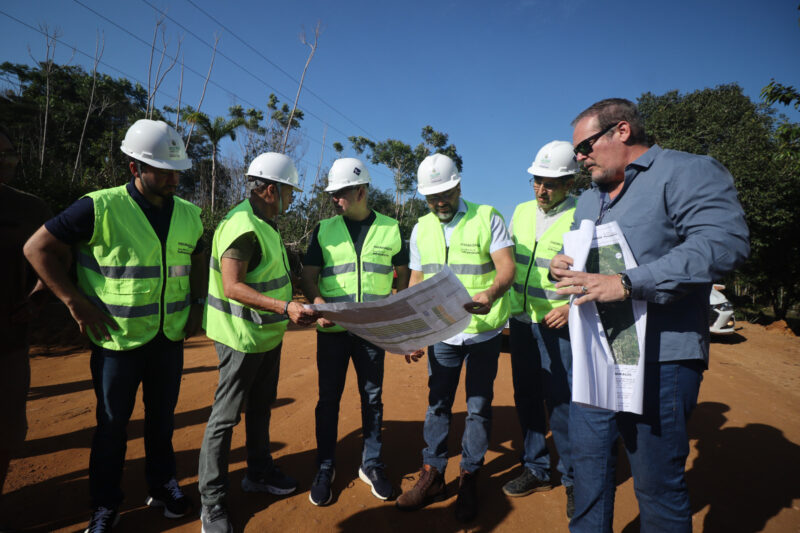 Governador Wilson Lima vistoria obras de pavimentação nos ramais da Cooperativa e do Pau Rosa, na zona rural de Manaus 2_Foto Lucas Silva Amazonastur