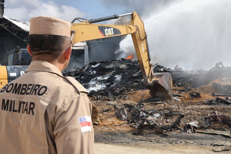 Governo do Amazonas monta força-tarefa para combater incêndio de grandes proporções em Manaus 2_Foto Mauro Neto Secom