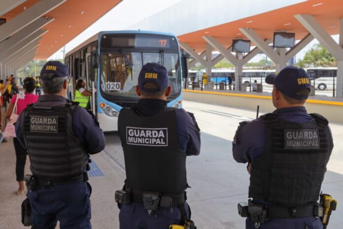 GUarda municipal ponto de onibus parada de onibus