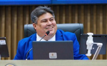 Vereadores homenageiam David Reis com moção de felicitações pelo aniversário