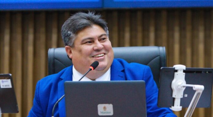 Vereadores homenageiam David Reis com moção de felicitações pelo aniversário