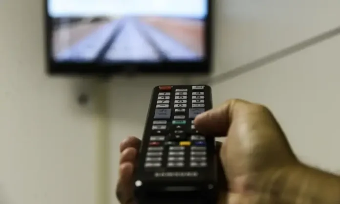 televisão contole remoto