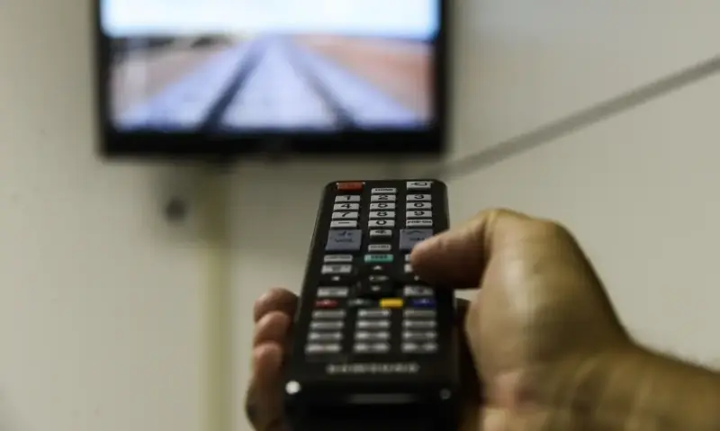 televisão contole remoto