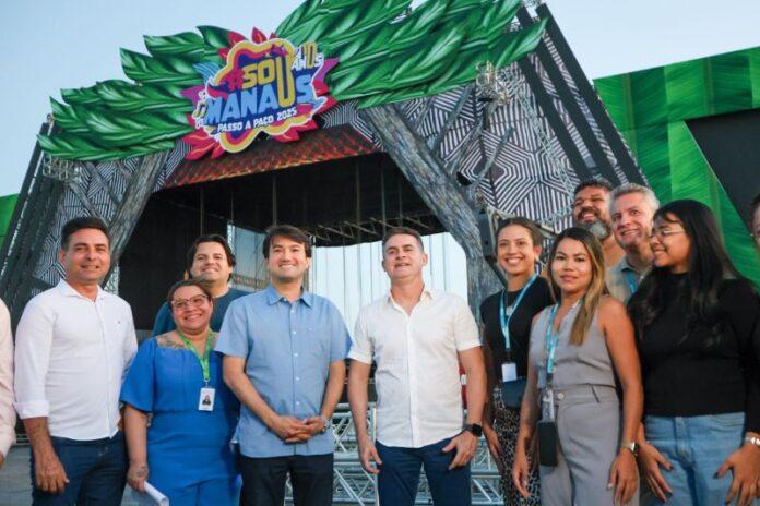 Prefeito David Almeida acompanha fase final da montagem da mega estrutura do ‘#SouManaus Passo a Paço 2025’ e reforça programação cultural 2