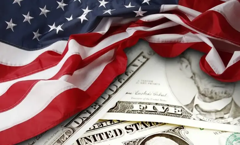 dolares-e-bandeira-dos-eua-e1585929670178