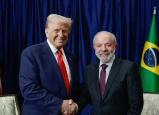 Lula e Trump reabrem diálogo e negociam suspensão de tarifas entre Brasil e EUA