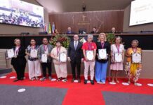 Roberto Cidade homenageia 93 servidores aposentados com Medalha Hamilton Cidade