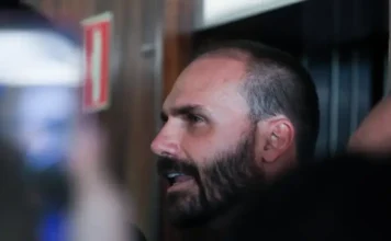 Primeira Turma do STF mantém condenação de Eduardo Bolsonaro por unanimidade