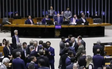 Câmara aprova texto-base do PL Antifacção após embate com governo