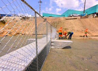Manaus amplia combate à poluição com ecobarreira gigante no Educandos