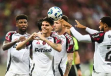 Flamengo goleia Sport, assume a liderança e pressiona o Palmeiras no Brasileiro