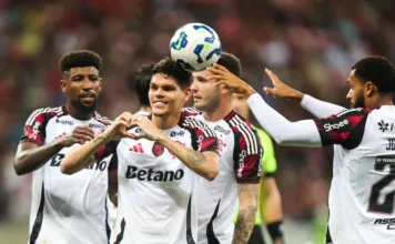 Flamengo goleia Sport, assume a liderança e pressiona o Palmeiras no Brasileiro