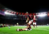 Flamengo vence Santos e empata com Palmeiras na liderança do Brasileirão