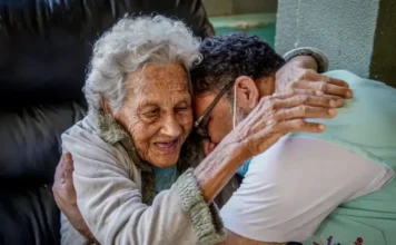 Redação do Enem 2025 aborda as perspectivas para o envelhecimento