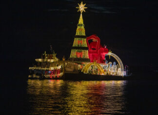 David Almeida leva maior Natal flutuante da história para as comunidades ribeirinhas