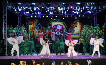 Espetáculo “Um Sonho de Natal” emociona público na Ponta Negra com grande produção