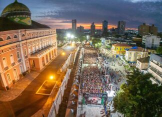 Corrida do Teatro Amazonas leva 3 mil atletas às ruas de Manaus