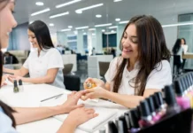 Serviços disparam e Brasil bate recorde com nove altas seguidas, diz IBGE