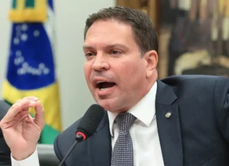 Moraes pede aos Estados Unidos extradição de Ramagem