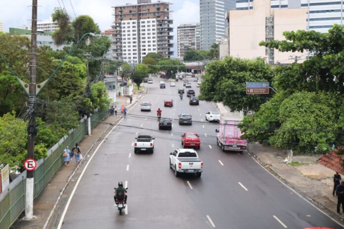 IPVA Carros na rua Rua