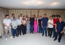 Prefeitos do Amazonas discutem cenário de 2026 com Omar Aziz