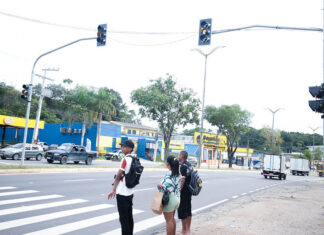 Novo semáforo é ativado na Av. do Turismo; atenção redobrada para motoristas e pedestres