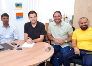 Renato Júnior libera R$ 52 milhões em bonificação para servidores da educação