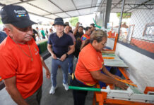 Fábrica de vassouras ecológicas em Manaus reforça política de economia circular da gestão David Almeida