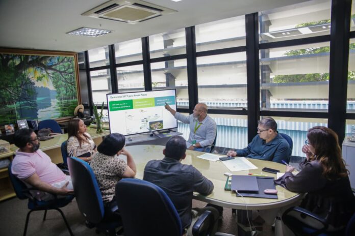 Sect_gerente de projetos da Petrobras, Marcos André apresenta slide_Foto_Matheus Romão_Sect