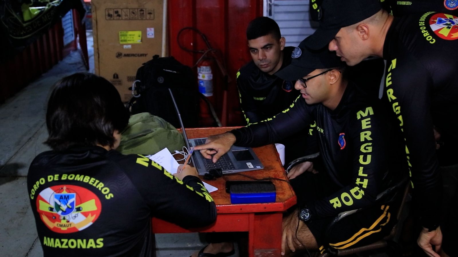 BombeirosCBMAM naufrágio sonar busca mergulho