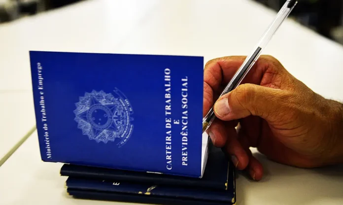 Carteira de Trabalho CTPS. Foto Marcello Casal Jr