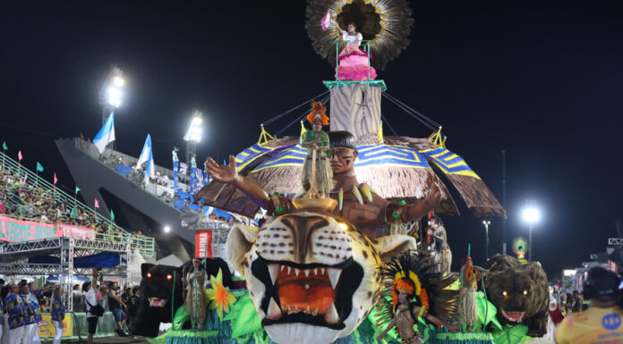 Sambódromo lota em Manaus e encerra desfiles em clima de euforia