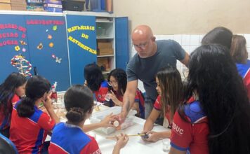 Professor do Amazonas vira finalista do “Nobel da Educação” e vai a Dubai