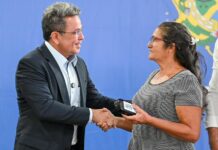 Com entrega desta sexta, programa atinge 5,8 mil óculos distribuídos no Amazonas, diz Tadeu de Souza vice-governador