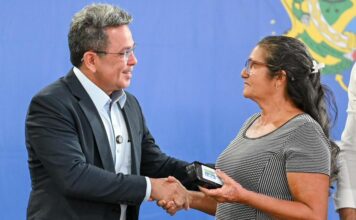 Com entrega desta sexta, programa atinge 5,8 mil óculos distribuídos no Amazonas, diz Tadeu de Souza vice-governador