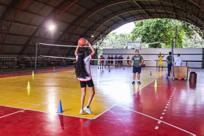 SEDEL - Aulas de Vôlei na Vila Olímpica de Manaus FOTO Marjoryie Patrícia Sedel