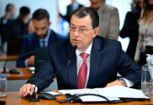 Eduardo Braga atua para destravar seguro defeso a pescadores do Amazonas